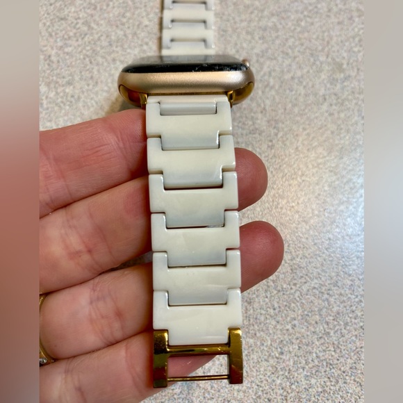 Apple watch 4, 40mm with Anne Klein blush colored ceramic watch band. - Picture 6 of 6
